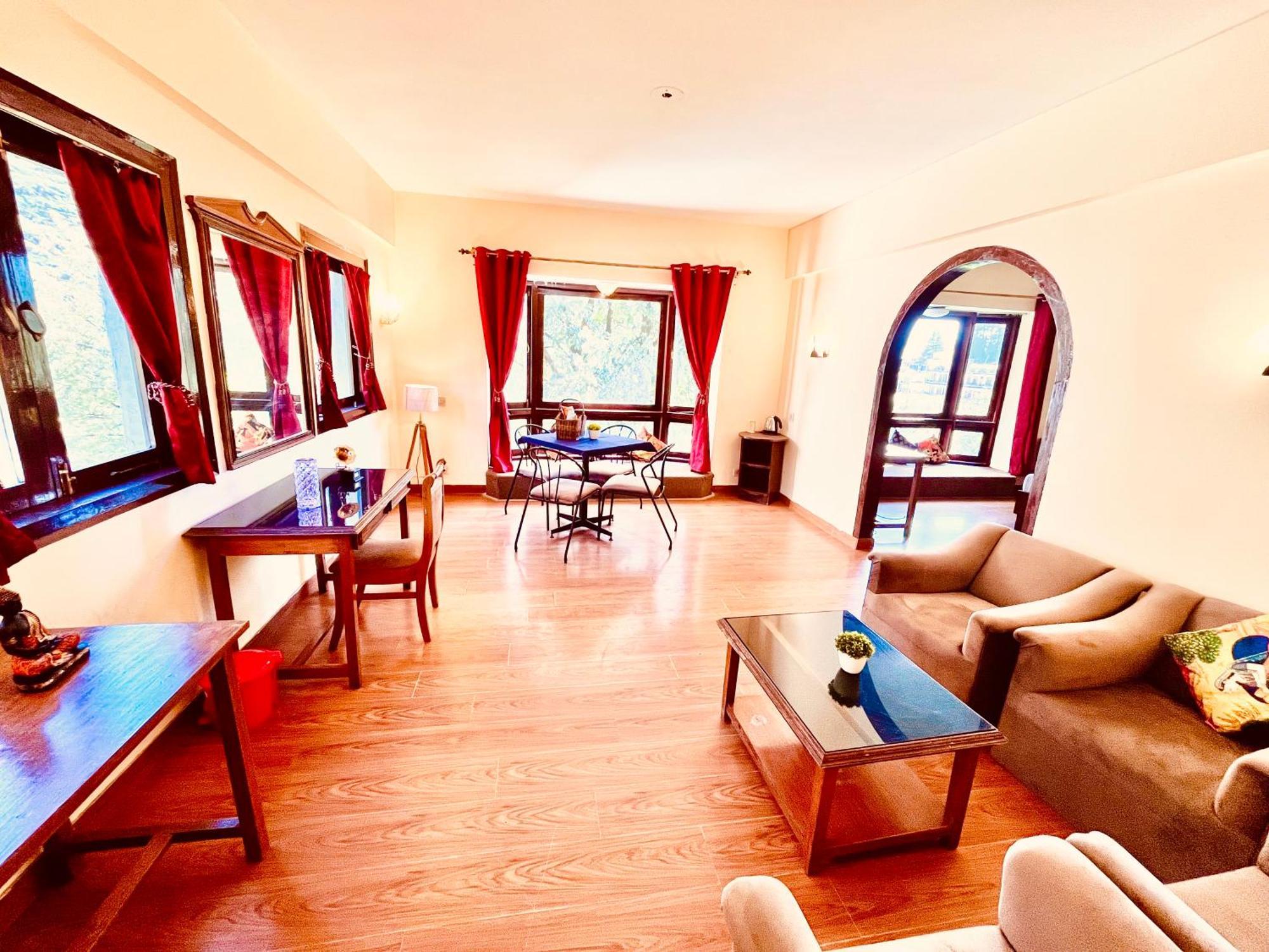 Sagar Resort !! Mountain View ! Luxury Stay ! Family Resort ! Private Parking ! Near Mall Road Manāli Esterno foto