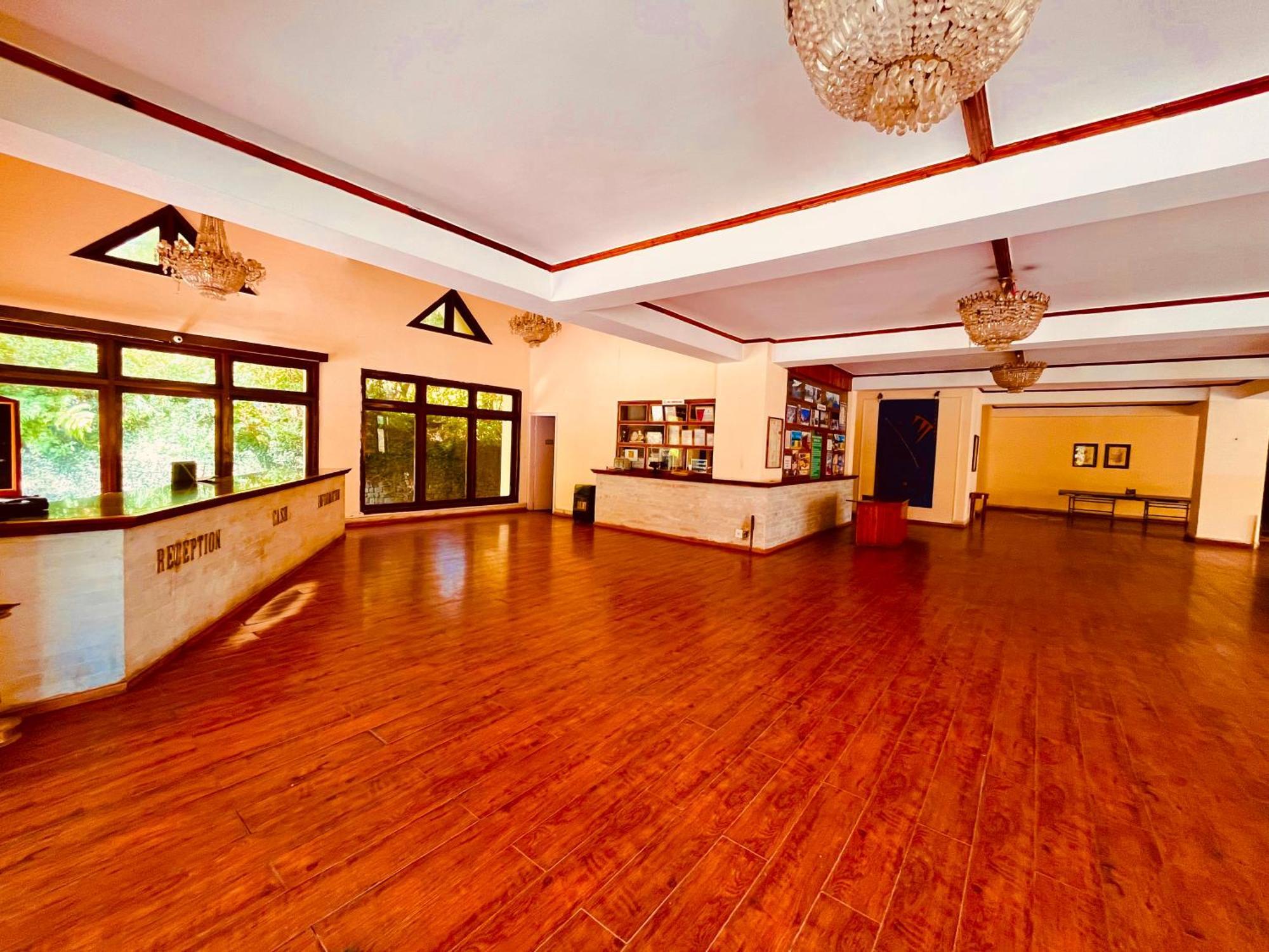 Sagar Resort !! Mountain View ! Luxury Stay ! Family Resort ! Private Parking ! Near Mall Road Manāli Esterno foto