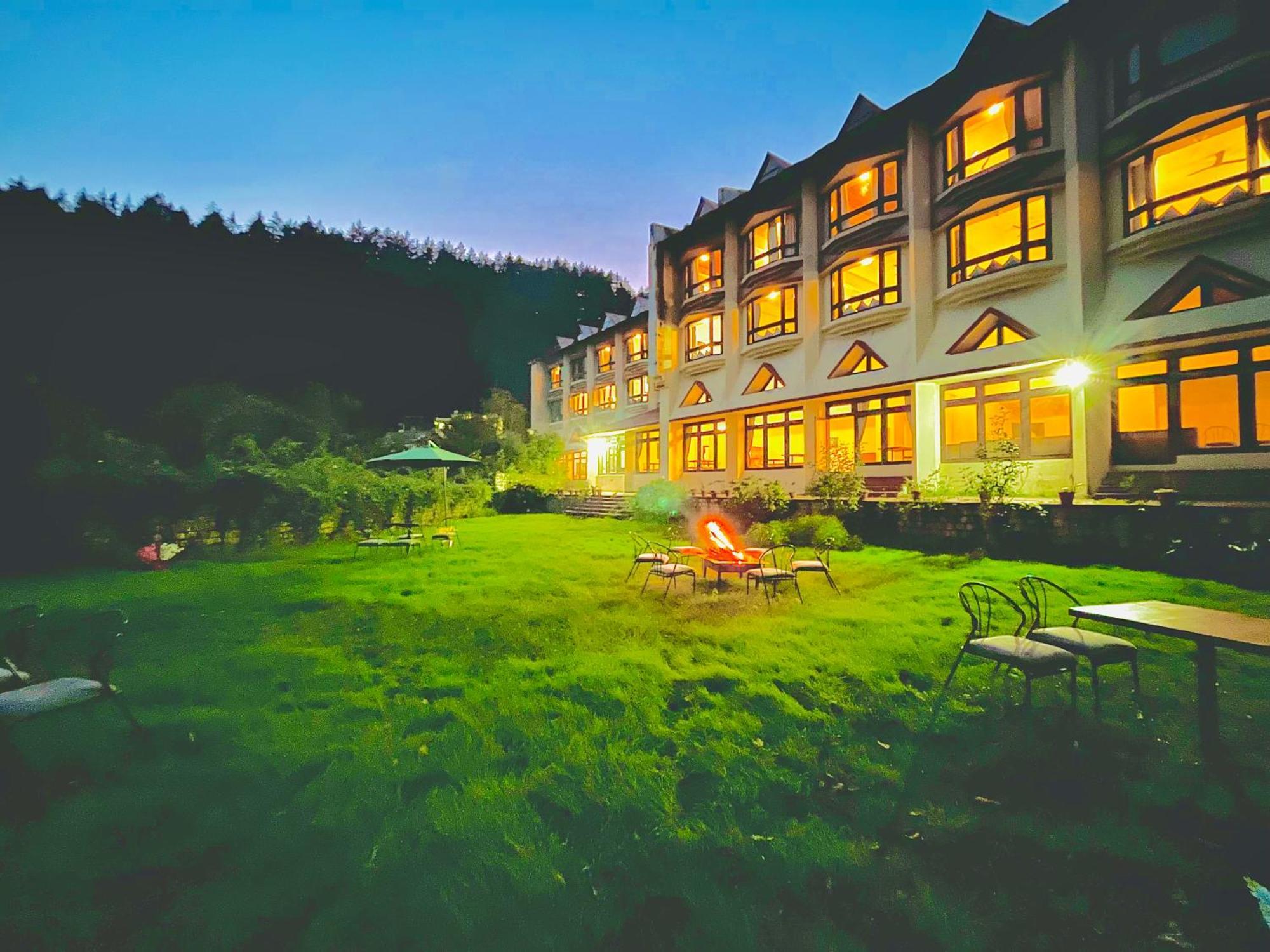 Sagar Resort !! Mountain View ! Luxury Stay ! Family Resort ! Private Parking ! Near Mall Road Manāli Esterno foto