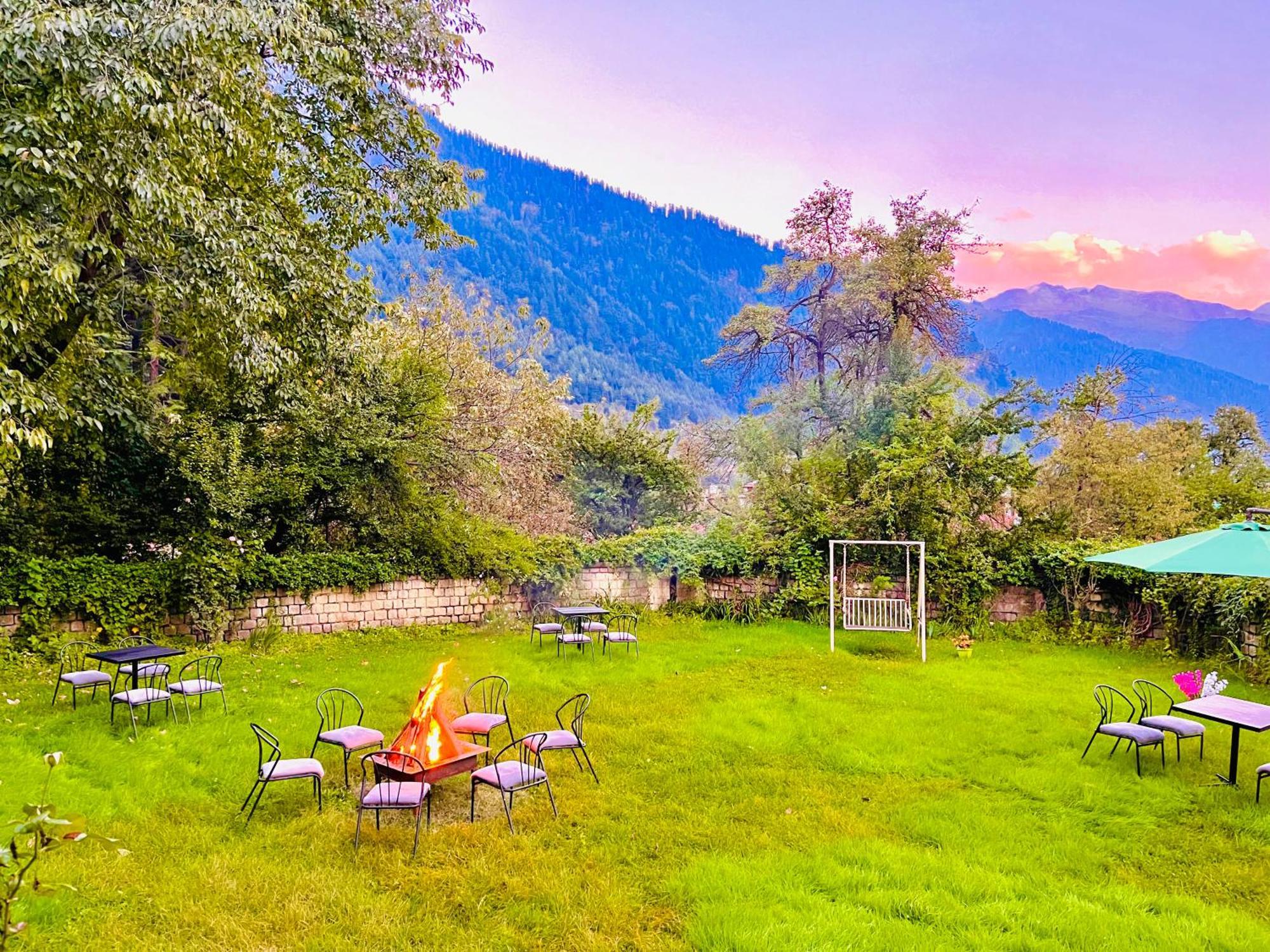 Sagar Resort !! Mountain View ! Luxury Stay ! Family Resort ! Private Parking ! Near Mall Road Manāli Esterno foto