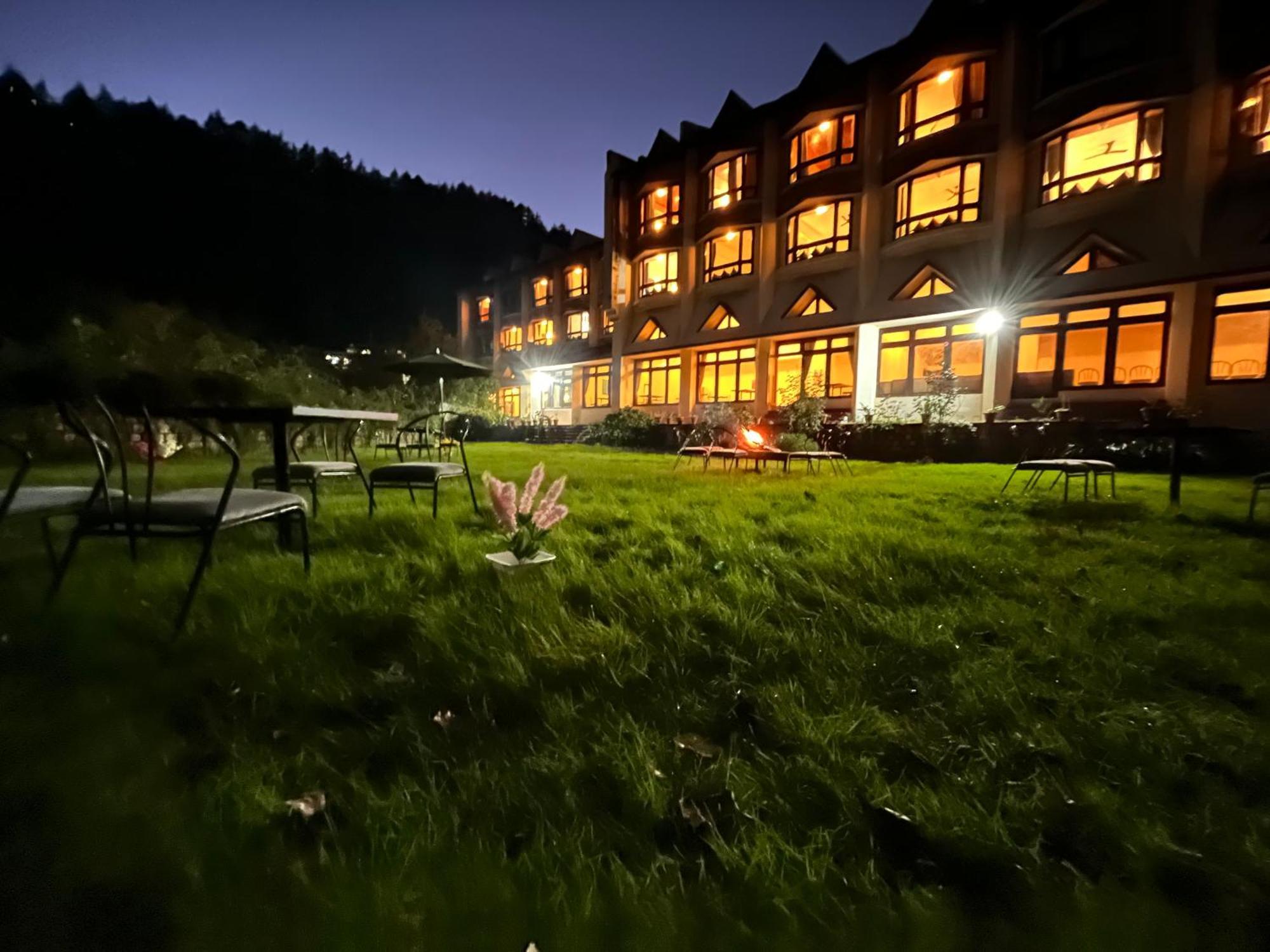 Sagar Resort !! Mountain View ! Luxury Stay ! Family Resort ! Private Parking ! Near Mall Road Manāli Esterno foto