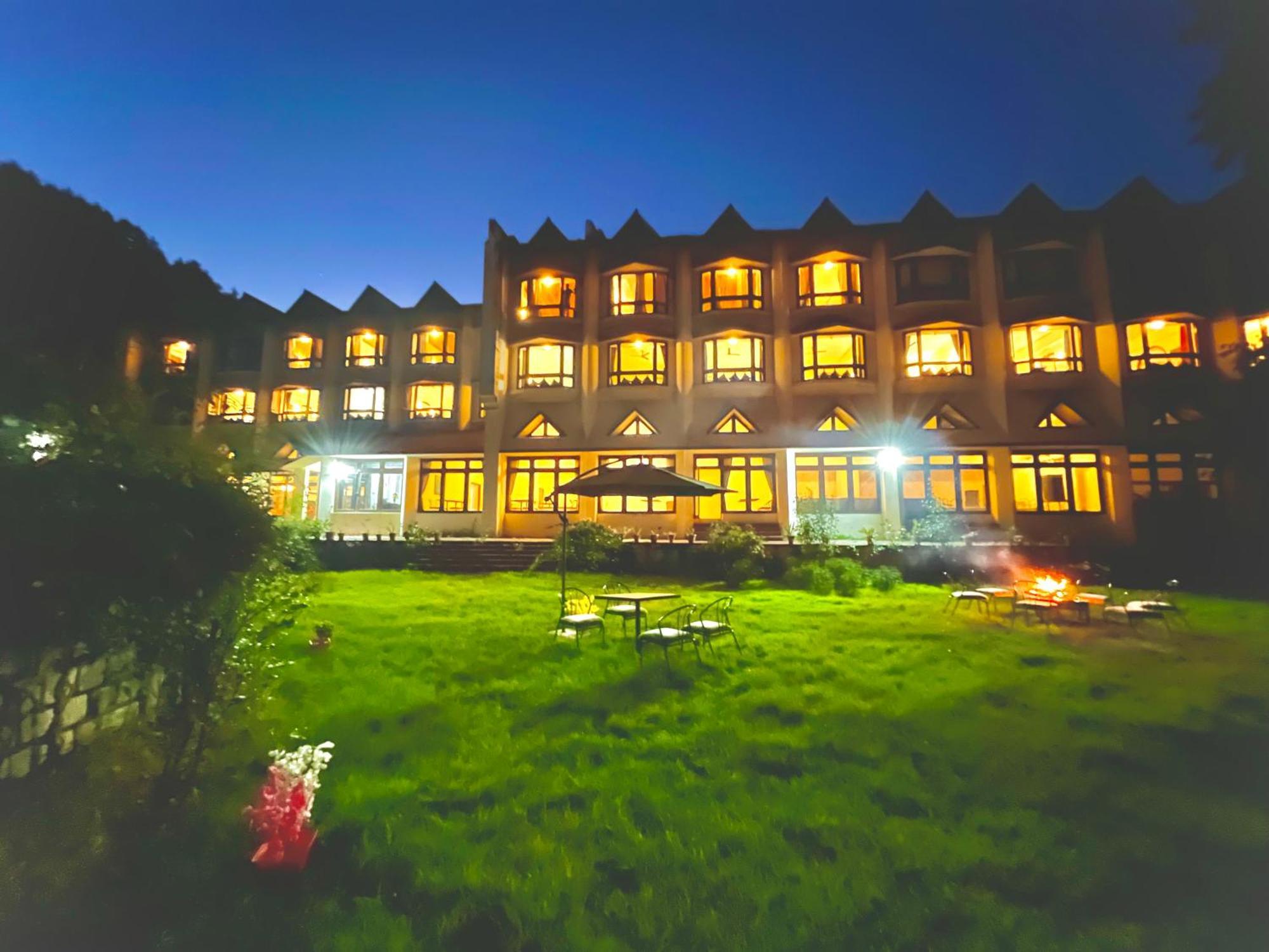 Sagar Resort !! Mountain View ! Luxury Stay ! Family Resort ! Private Parking ! Near Mall Road Manāli Esterno foto